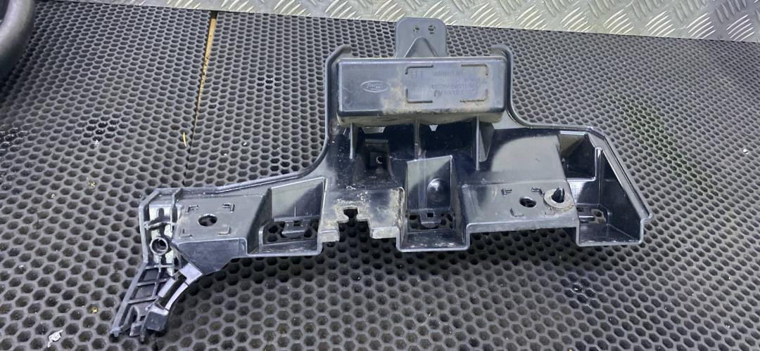 Крепление бампера заднего Ford Mustang 6 поколение S550 2016, FR3B-17D961AJ - фото №1