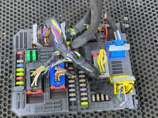 блок предохранителей Peugeot 3008 2 поколение (2017 - 2026), 9832880290-00