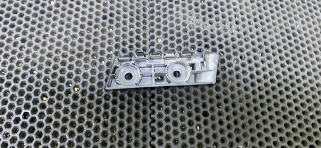 Крепление бампера заднего Ford Mustang 6 поколение S550, FR3B-17D959-AE - фото №1