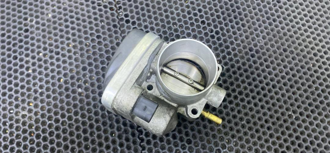 заслонка дроссельная Renault Fluence 1 поколение 2010, 8200190230 - фото №1