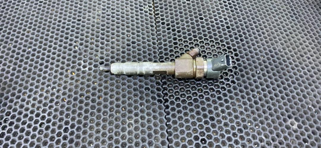 форсунка Renault Trafic 2 поколение 2006, 8200100272 - фото №1