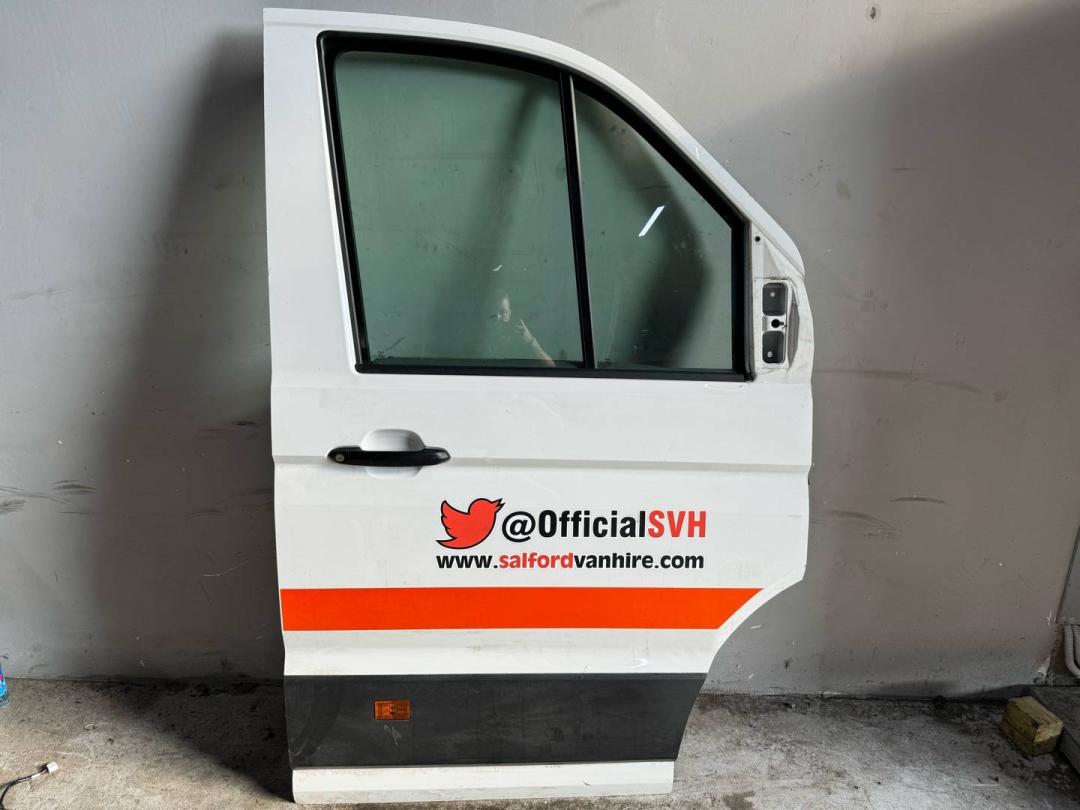 дверь передняя правая Volkswagen Crafter 2 поколение 2020, 7C0831056C - фото №1