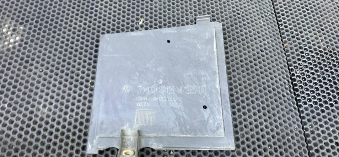 кожух аккумулятора Volkswagen Transporter T5 (2003 - 2009), 7H0915438A - фото №1
