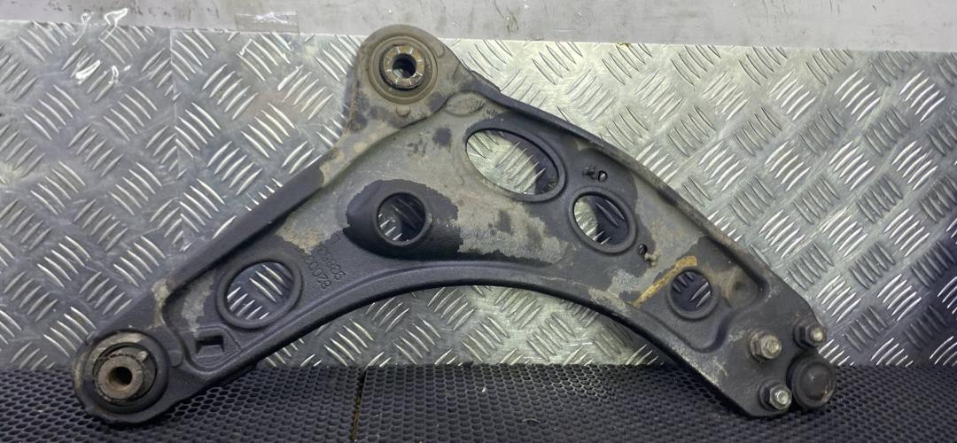 рычаг передний левый Renault Trafic 3 поколение (2014 - 2026), 8200395007 - фото №1