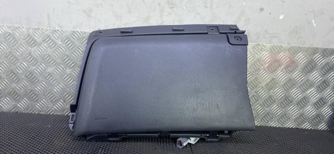 бардачок Ford Mustang 6 поколение S550, GR3B-6306008 - фото №1