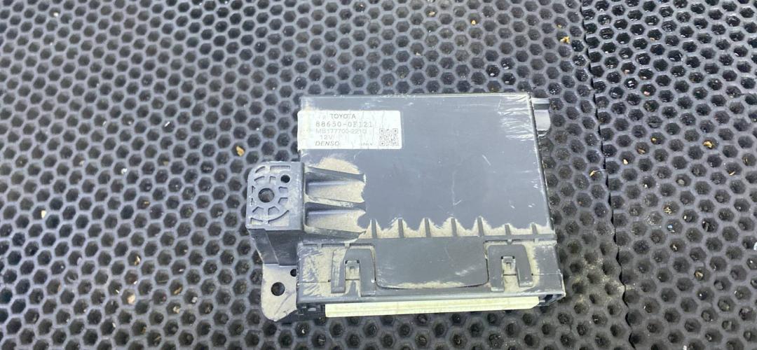 блок управления (другие) Toyota Verso 1 поколение 2011, 886500F121 - фото №1