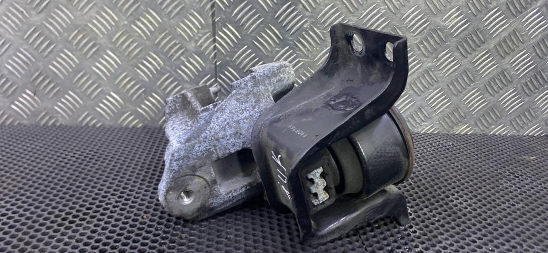 подушка крепления двигателя Nissan Juke YF15 2011, 11220-3DA0A - фото №1