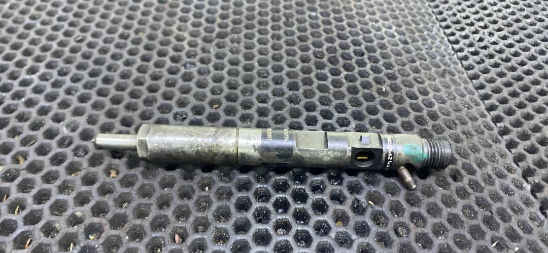 форсунка Renault Clio 3 поколение 2009, 8200676774 - фото №1