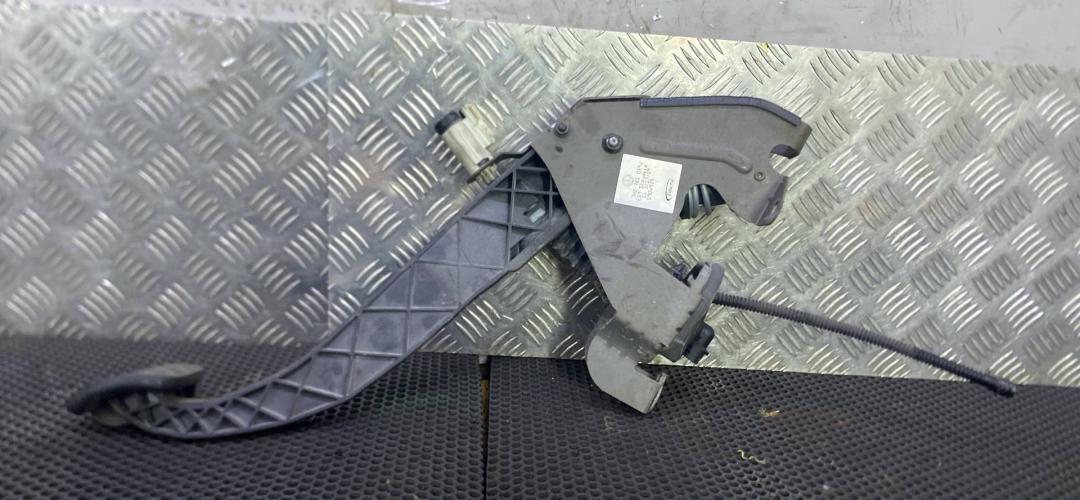 педаль сцепления Volkswagen Transporter T5 (2003 - 2009), 7H2721059J - фото №1