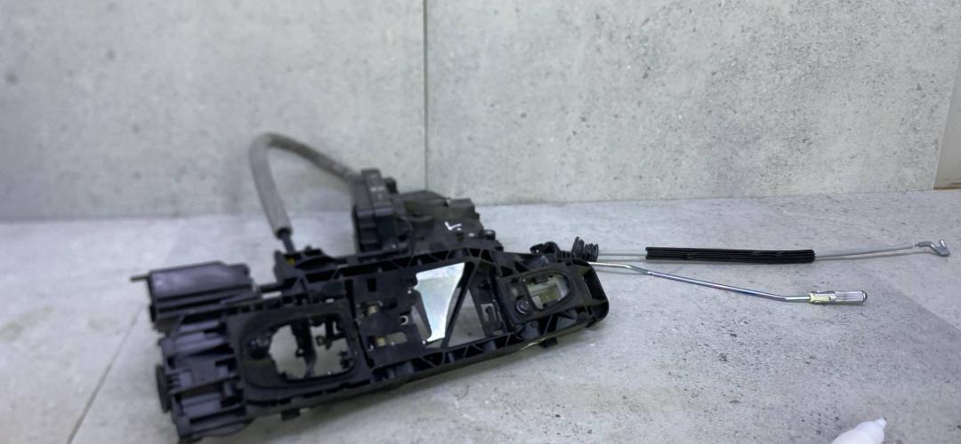 замок двери передней левой Mercedes-Benz GLE W166 2018, A2220063999 - фото №1