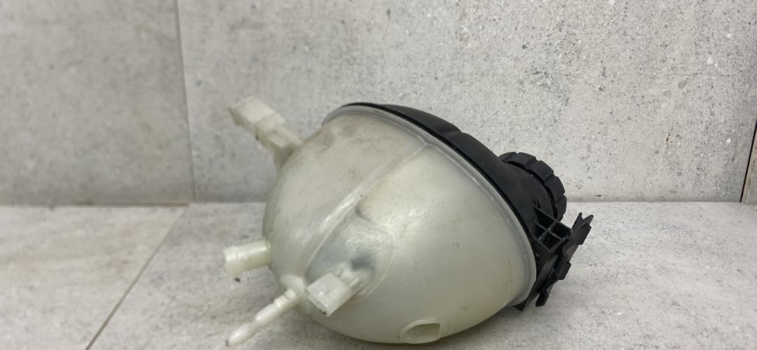 бачок расширительный Mercedes-Benz C-Класс W205/S205/C205 (2014 - 2018), A2045000949 - фото №1