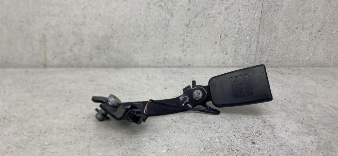 замок ремня безопасности Mercedes-Benz C-Класс W205/S205/C205 (2014 - 2018), A2058600501 - фото №1