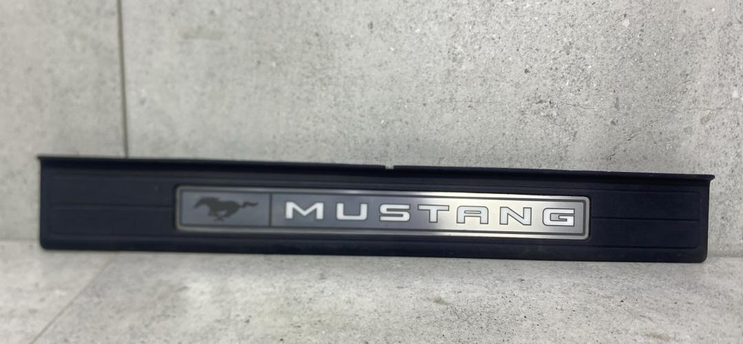 накладка на порог Ford Mustang 6 поколение S550, FR3B-6313222 - фото №1