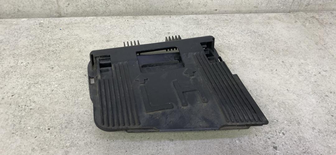 решетка вентиляции багажника Toyota Hilux 8 поколение 2015, 629400K210 - фото №1