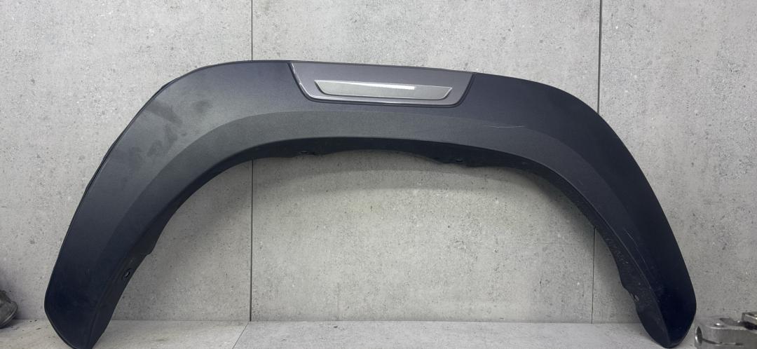 накладка колесной арки Toyota Hilux 8 поколение 2020, 61061-YP040 - фото №1