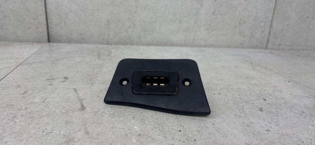 выключатель концевой (концевик) Volkswagen Transporter T5 (2003 - 2009), 7H0907497A - фото №1