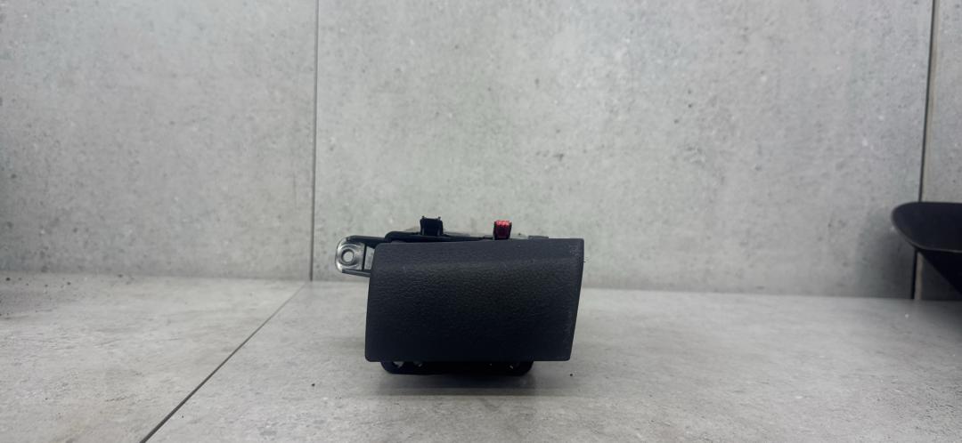 подстаканник Toyota Hilux 8 поколение (2015 - 2020), 66994-KK010 - фото №1