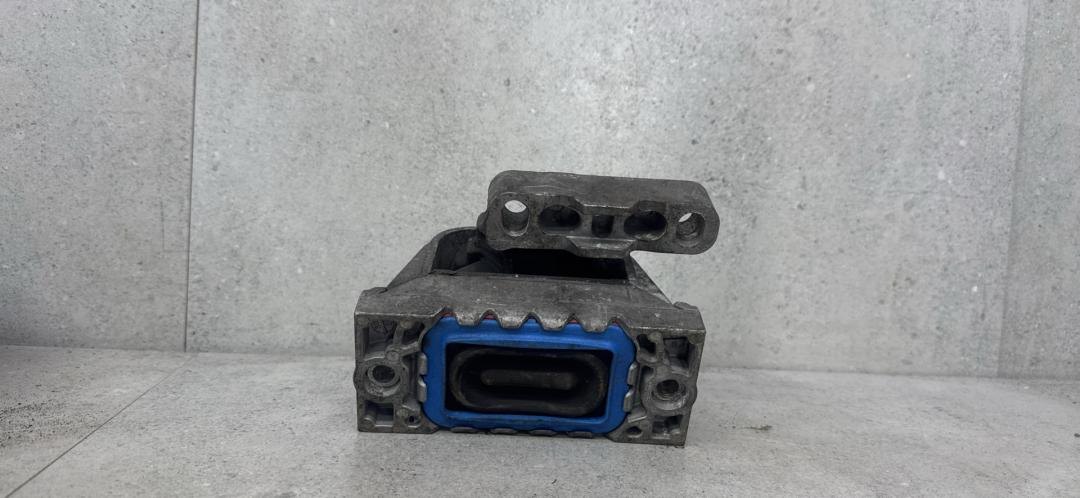 подушка крепления двигателя Skoda Octavia 2 поколение (A5) (2004 - 2009), 1KO199262 - фото №1