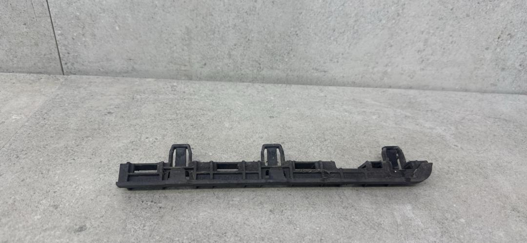 Кронштейн крепления порога BMW 5 серия F07/F10/F11 (2009 - 2013), 7184775 - фото №1