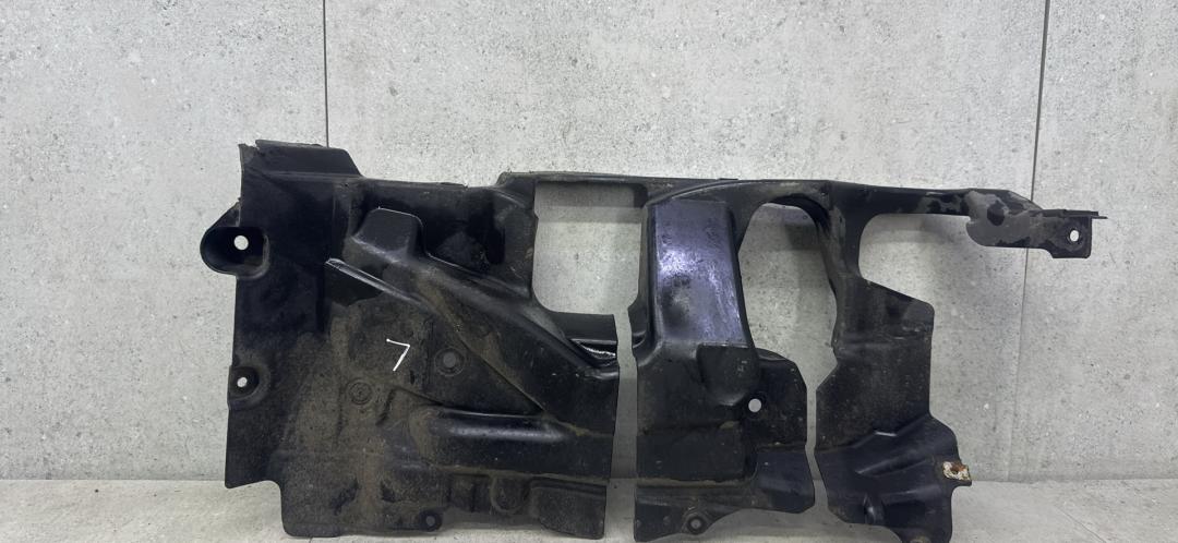 пыльник BMW 5 серия F07/F10/F11 (2009 - 2013), 51757185169 - фото №1