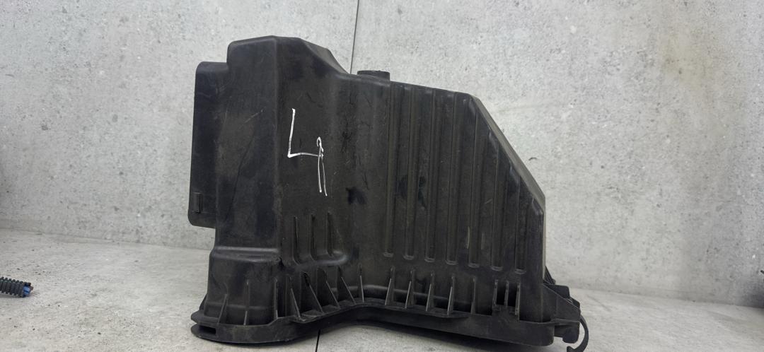 корпус воздушного фильтра Ford Mustang 6 поколение S550, FR3C9A612AC - фото №1