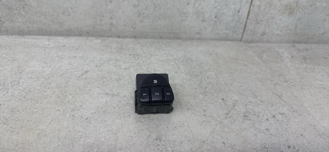 блок управления сиденьем Jaguar XJ 3 поколение, 2W9314776BB - фото №1