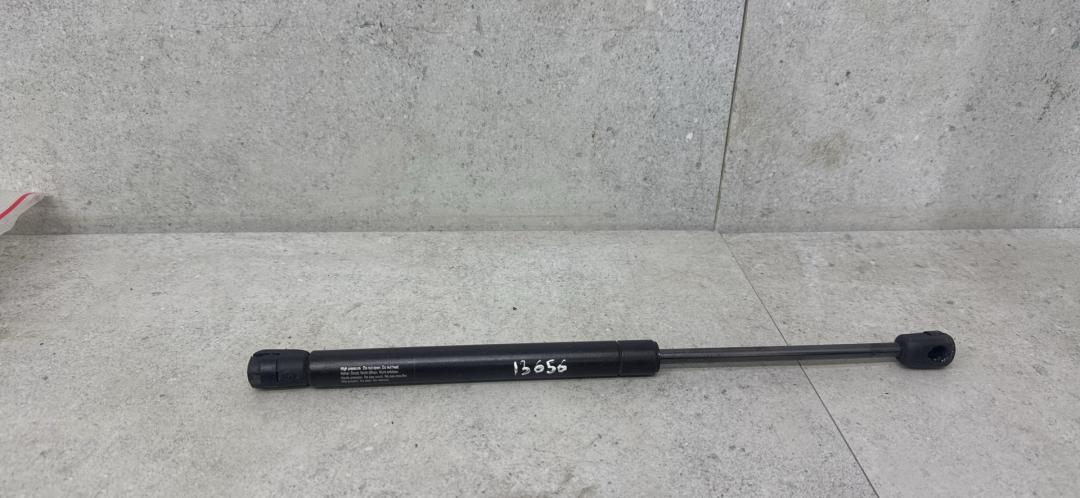 амортизатор капота Jaguar XJ 3 поколение, 1159592 - фото №1