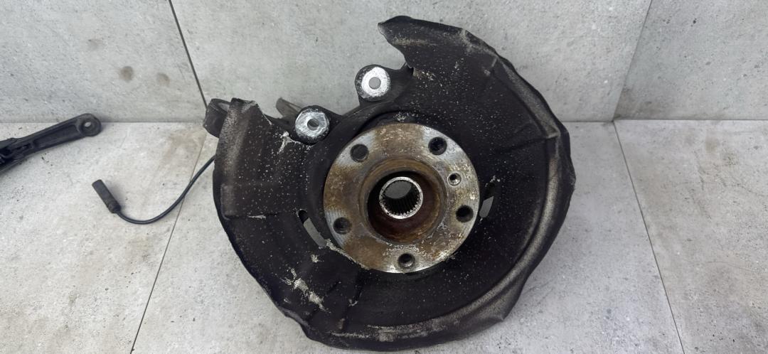 кулак задний правый BMW 5 серия F07/F10/F11 (2009 - 2013), 33326793770 - фото №1