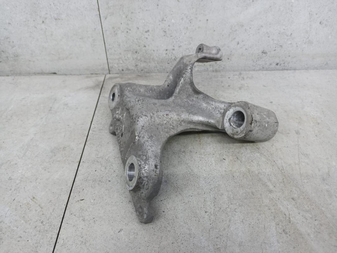 крепление стабилизатора / втулки стабилизатора Renault Megane 4 поколение 2018, 548500910R - фото №1