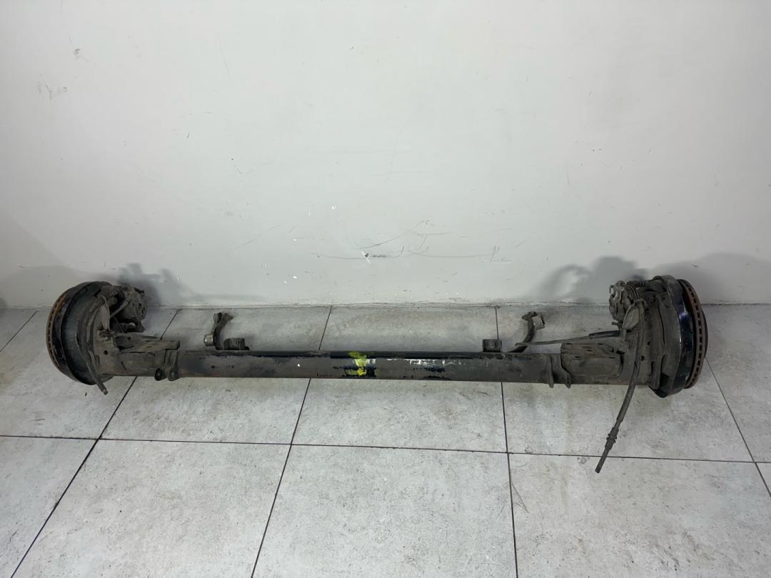 балка подвески задняя Volkswagen Crafter 2 поколение 2021, 2N0501101C, 2N0501103A - фото №1