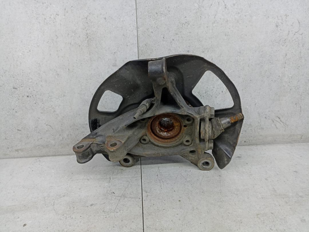 кулак поворотный правый Volkswagen Crafter 2 поколение (2016 - 2026), 2N0407258B, 2N0615312, 2N0407612D - фото №1