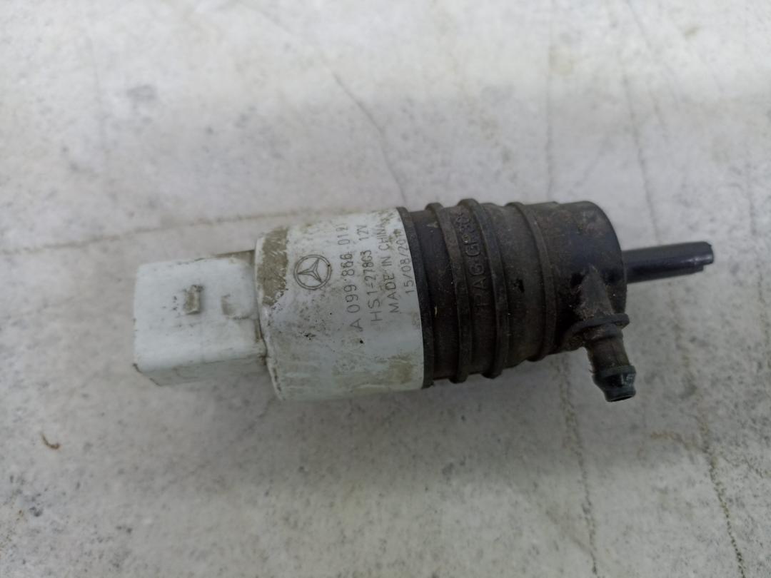 насос (моторчик) омывателя стекла Mercedes-Benz C-Класс W205/S205/C205 2017, 4.0 л., M 177.980, бензин, A0998660121 - фото №1