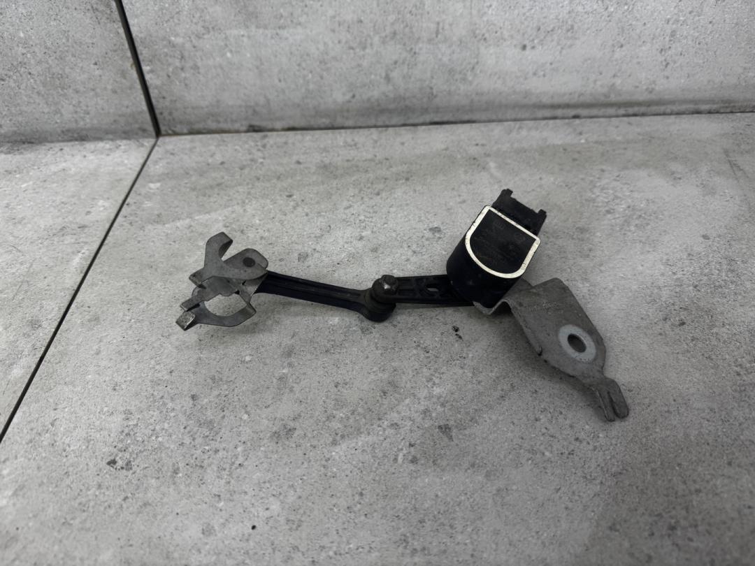 датчик дорожного просвета Mercedes-Benz C-Класс W205/S205/C205 (2014 - 2018), A0009053704 - фото №1