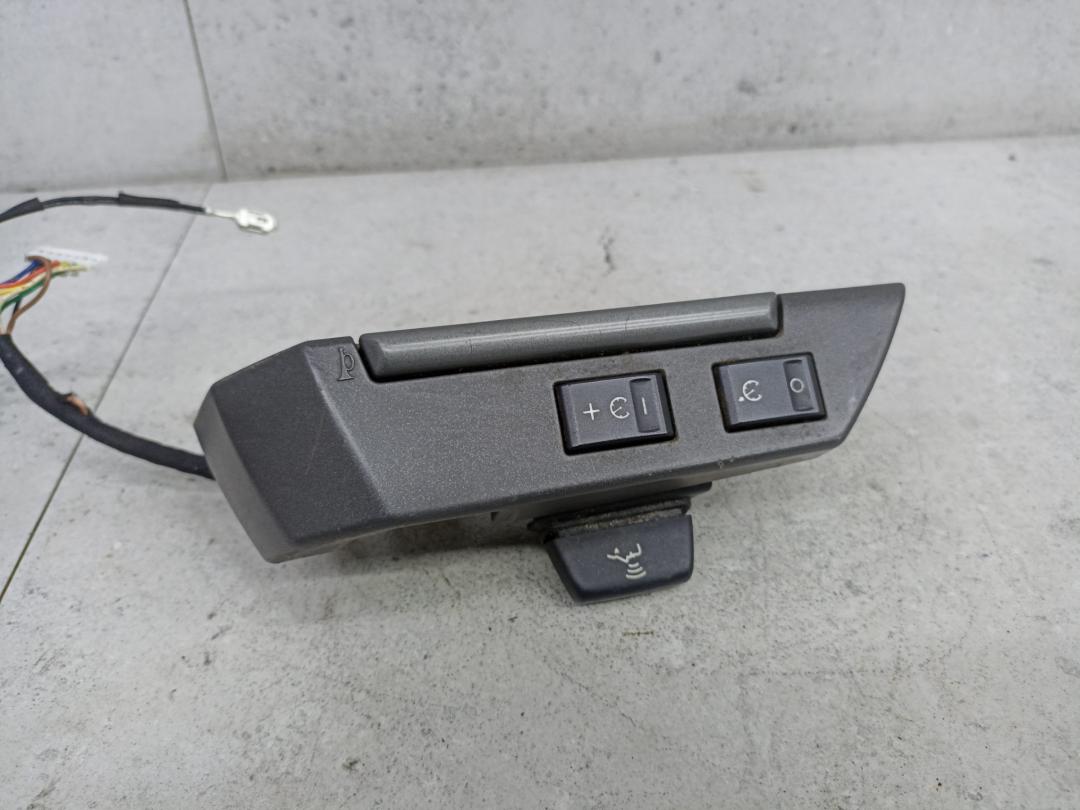 кнопки управления на руле Land Rover Range Rover Sport 1 поколение 2008, XPD500601 - фото №1