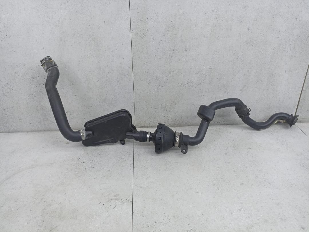 резонатор воздушного фильтра Ford Mustang 6 поколение S550 2016, FR3C9P437 - фото №1