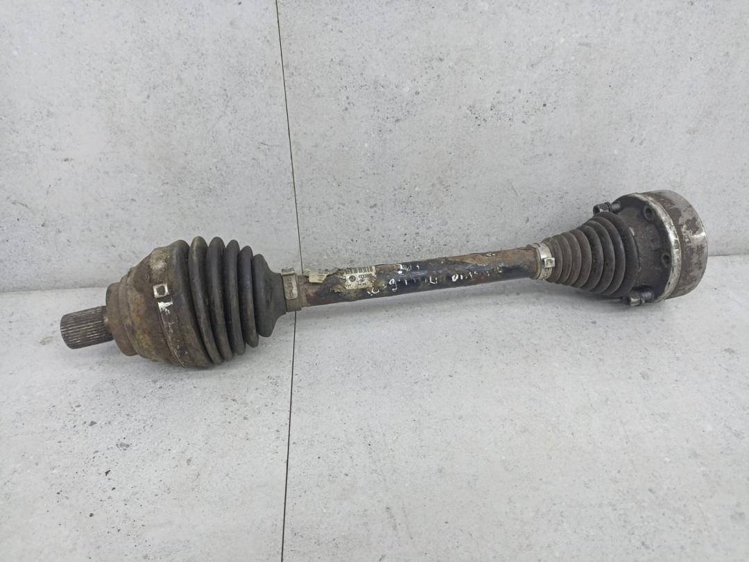 полуось передняя левая (приводной вал, ШРУС) Skoda Octavia 3 поколение (A7) 2015, 1K0407271LB - фото №1