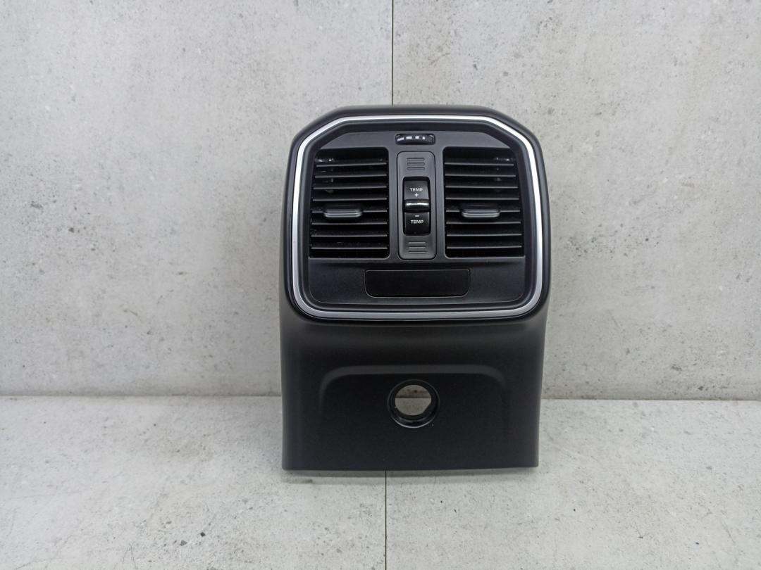 дефлектор обдува салона Porsche Macan 1 поколение 2016, 95B907049, 95B819202F, 95B864298AF, 95B864378D - фото №1