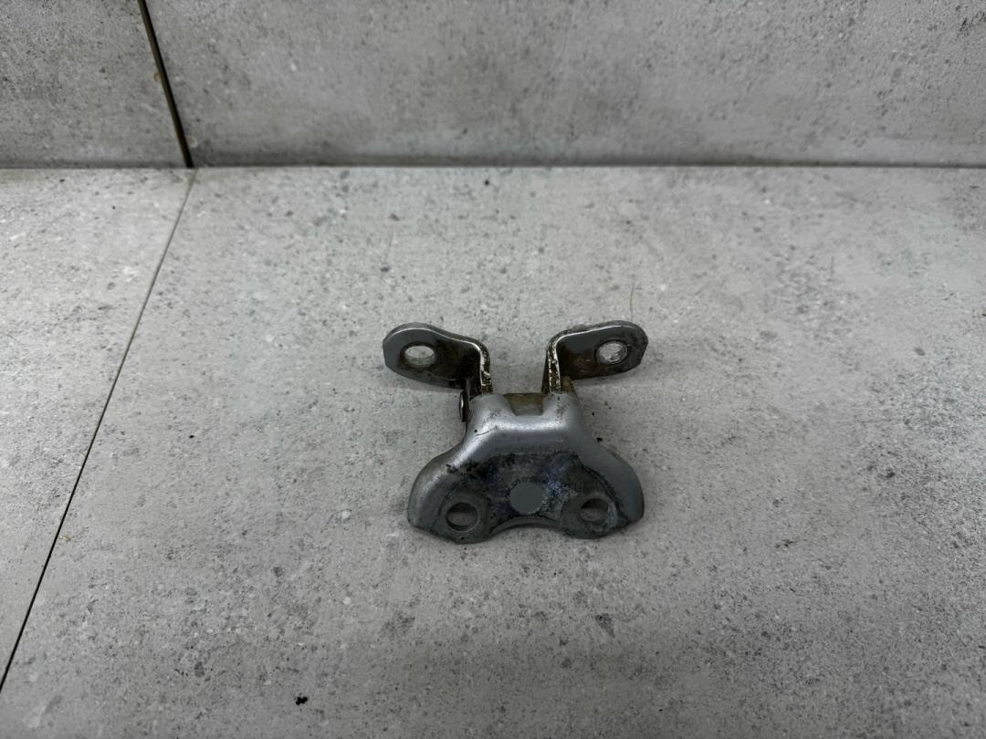 петля двери Toyota C-HR 1 поколение AX10 (2016 - 2019), 68730-12120 - фото №1