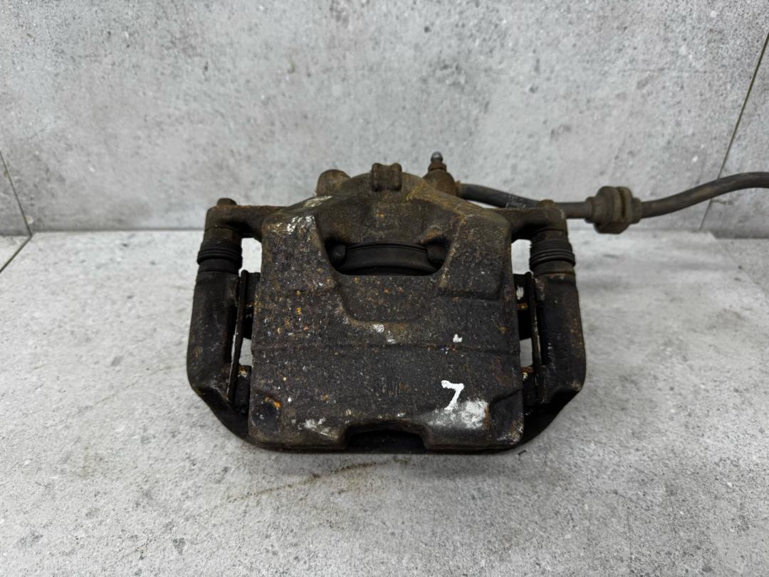 суппорт передний левый Opel Mokka 1 поколение (2012 - 2015), 13430602 - фото №1