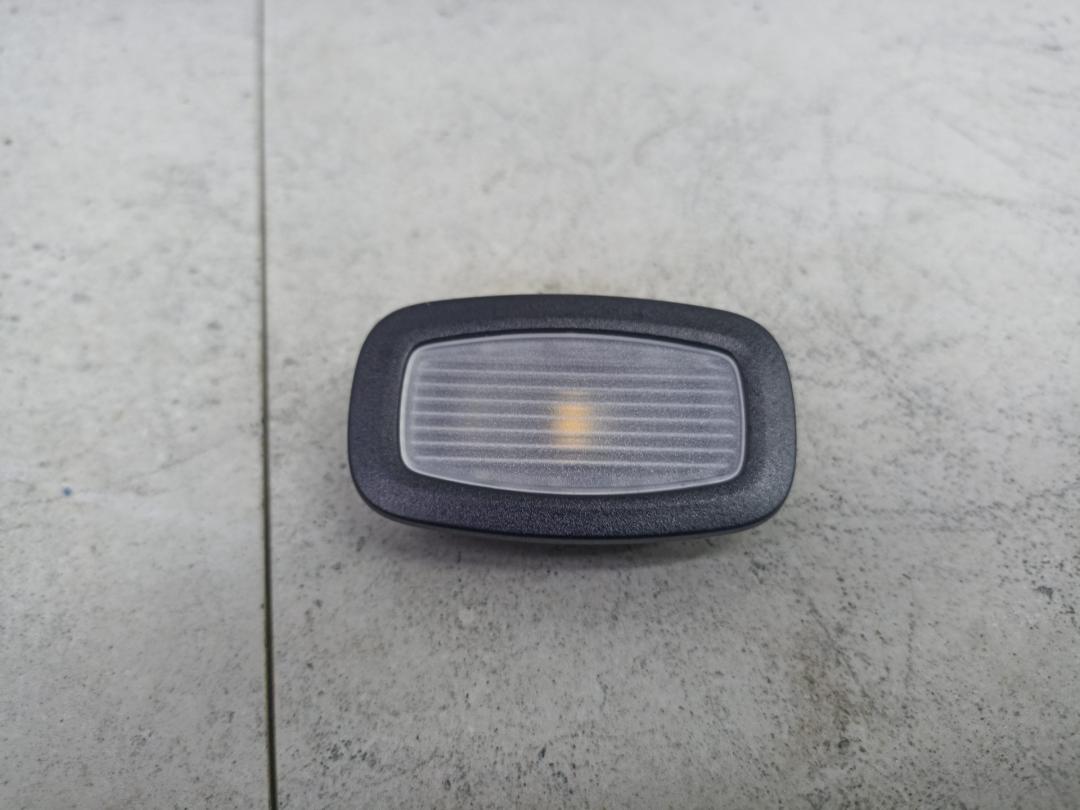 фонарь салона (плафон) Mercedes-Benz C-Класс W205/S205/C205 2017, 4.0 л., M 177.980, бензин, A0009064306 - фото №1