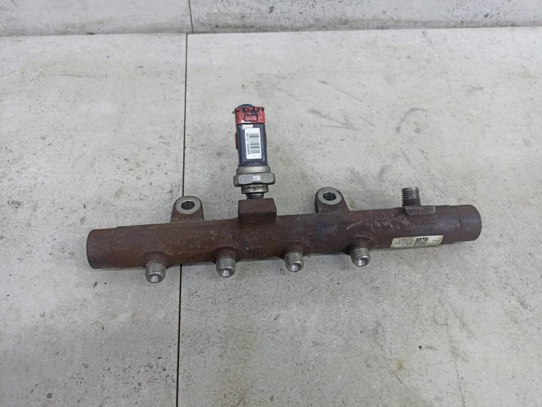 топливная рампа Renault Megane 3 поколение 2012, H8200296867, 8200815617 - фото №1