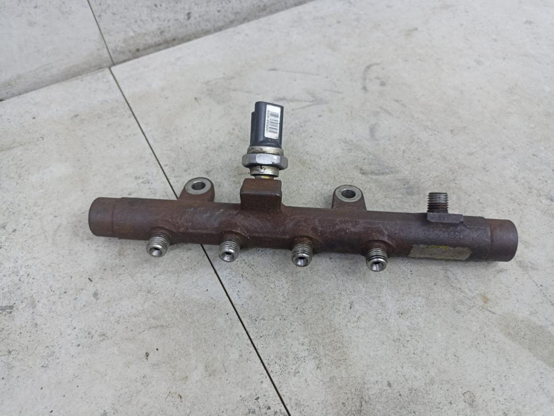 топливная рампа Renault Megane 3 поколение 2012, H8200296867, 8200815617 - фото №1