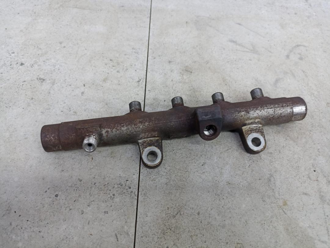 топливная рампа Renault Megane 3 поколение 2012, H8200296867, 8200815617 - фото №1