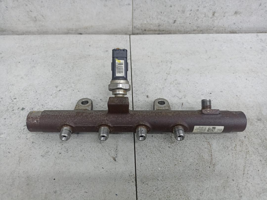 топливная рампа Renault Scenic 3 поколение 2012, 8200704212 - фото №1