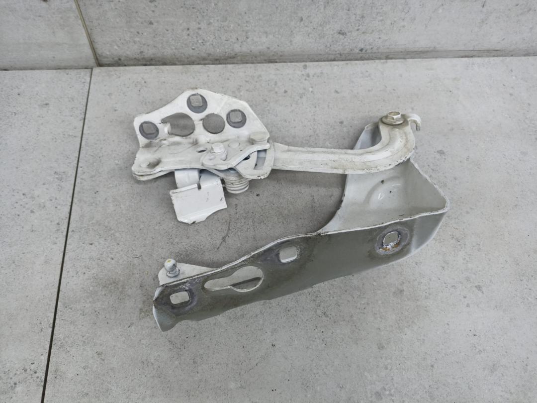 петля капота правая Mercedes-Benz GLC Coupe C253 2018, A2538800228 - фото №1