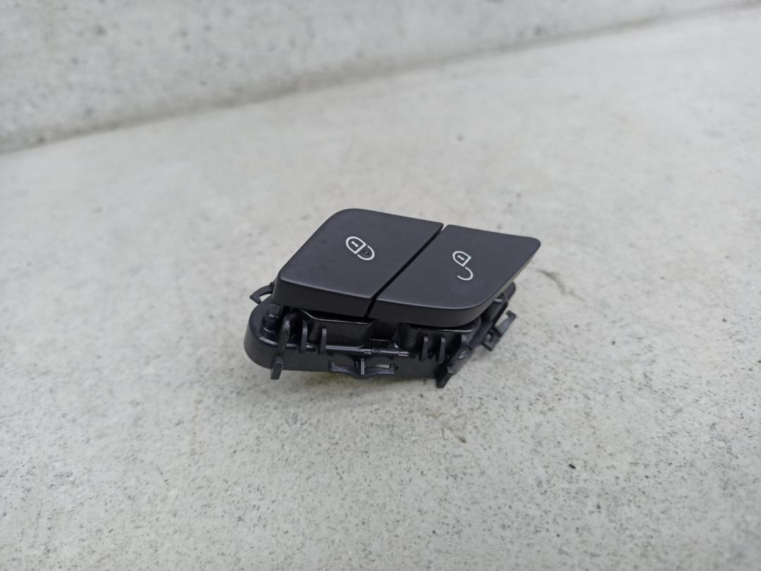 кнопка центрального замка Mercedes-Benz GLC Coupe C253 2018, A2059055151 - фото №1