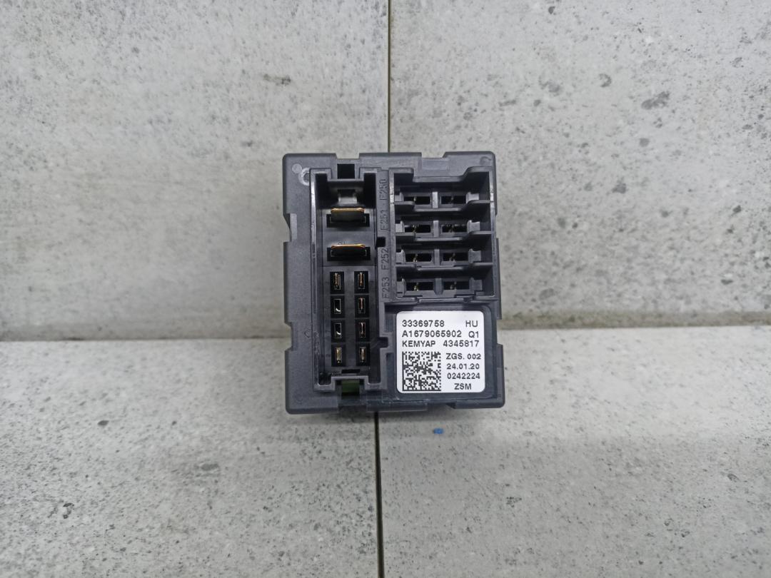 блок предохранителей Mercedes-Benz GLC Coupe C253 2018, 2.1 л., OM 651.921, дизель, A1679065902 - фото №1