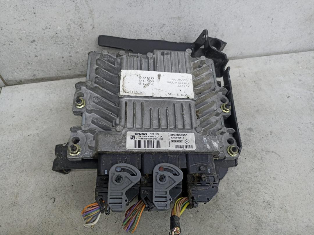 блок управления двигателем Renault Megane 2 поколение 2005, 1.5 л., универсал, 8200659536, 8200592611 - фото №1