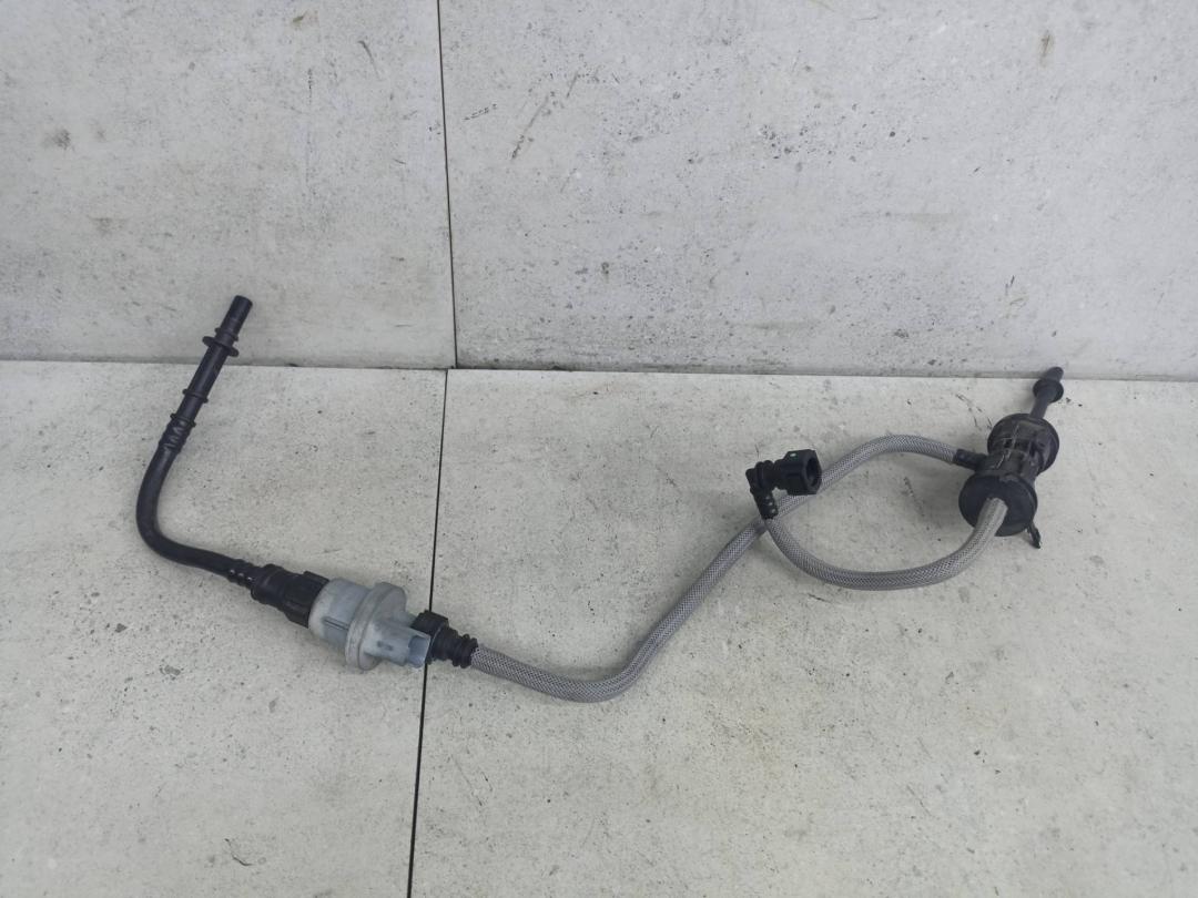 клапан вентиляции топливного бака Peugeot 2008 1 поколение 2014, 1.2 л., 9802009480 - фото №1