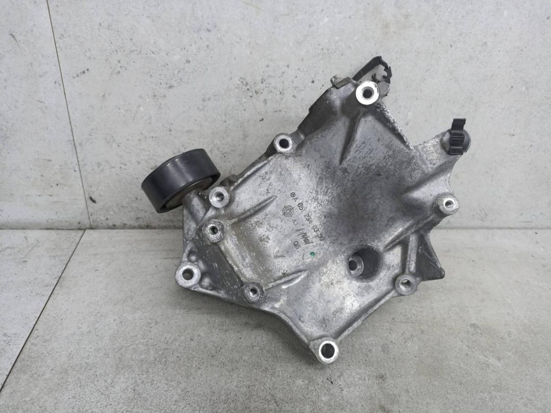 кронштейн компрессора кондиционера Mercedes-Benz GLC Coupe C253 2018, 2.1 л., OM 651.921, дизель, A6512340339 - фото №1